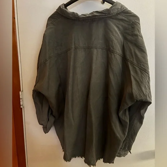 Tribal Olive Green Lightweight Button Pullover Top - Picture 2 of 4